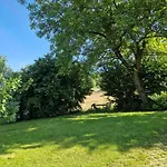 Berghausen Am Hennesee 度假居